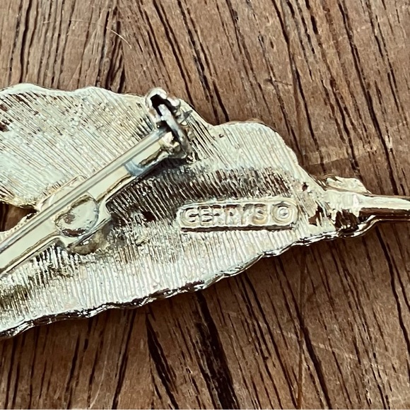 🤩🥳Gerry’s 1960’s Gold Bird Feather Brooch Pin🎉Host Pick - Picture 8 of 8